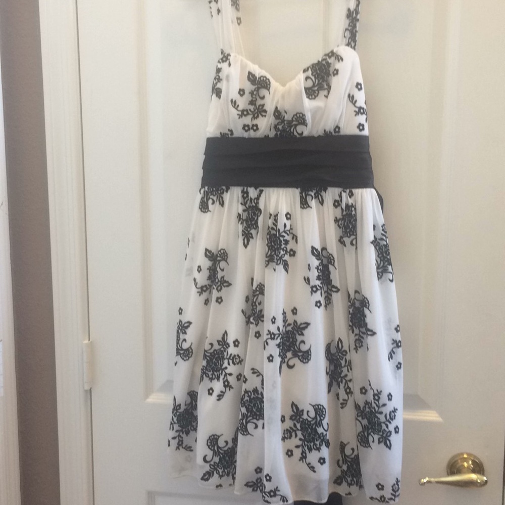 FINAL MARKDOWN Ladies Trixxi flocked party dress small
